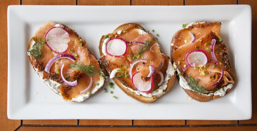 https://cdn.urbancookery.com/2021/01/salmon_toast_1.jpg__900x460_q85_crop.jpg