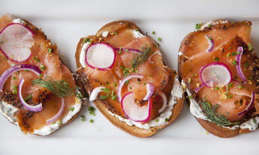 https://cdn.urbancookery.com/2021/01/salmon_toast_2.jpg__900x540_q85_crop.jpg